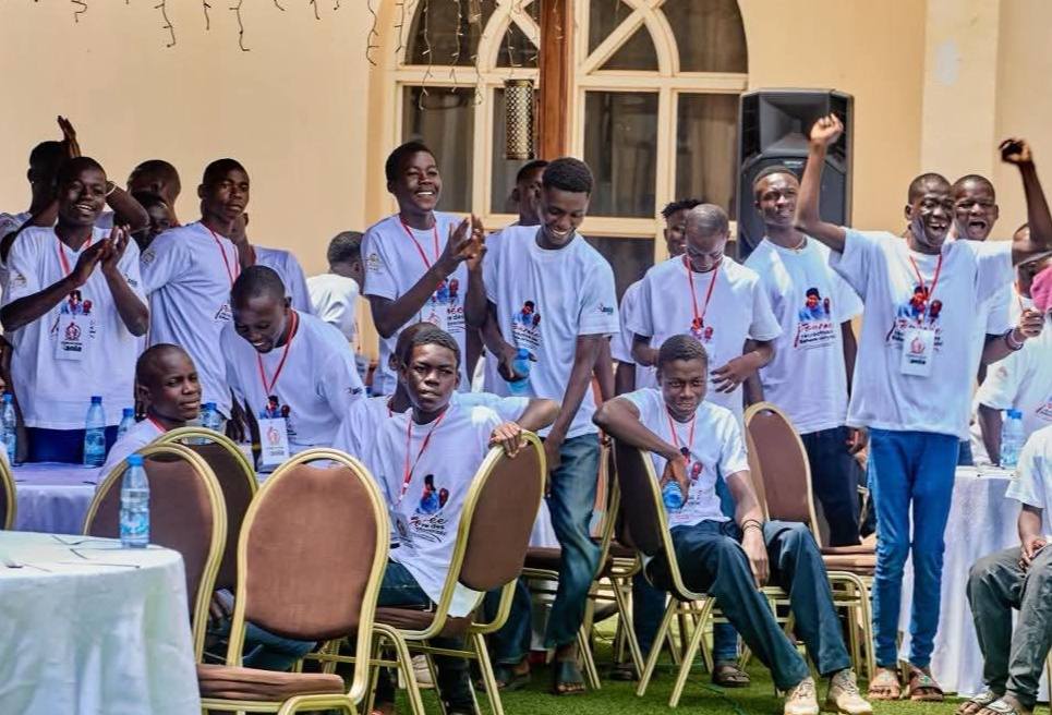La Fondation Rania a transformé une journée ordinaire en un souvenir inoubliable pour des dizaines d’enfants défavorisés. Entre chants, danses, jeux et partages, l’espace s’est rempli de ce qui manque parfois le plus : la légèreté d’être simplement enfant.