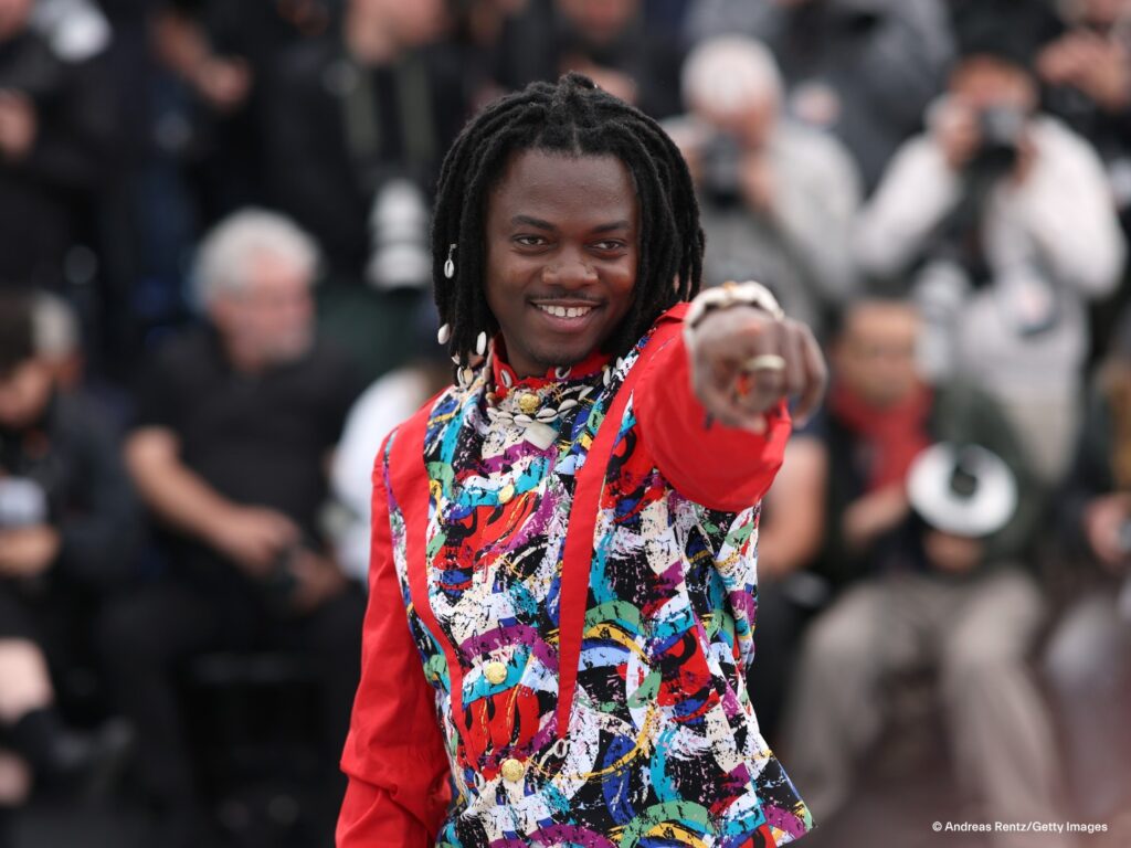 L’artiste pluridisciplinaire centrafricain Rafiki RH2O a marqué son apparition sur le tapis rouge du Festival de Cannes avec la présentation de son nouveau film intitulé Congo Boy.