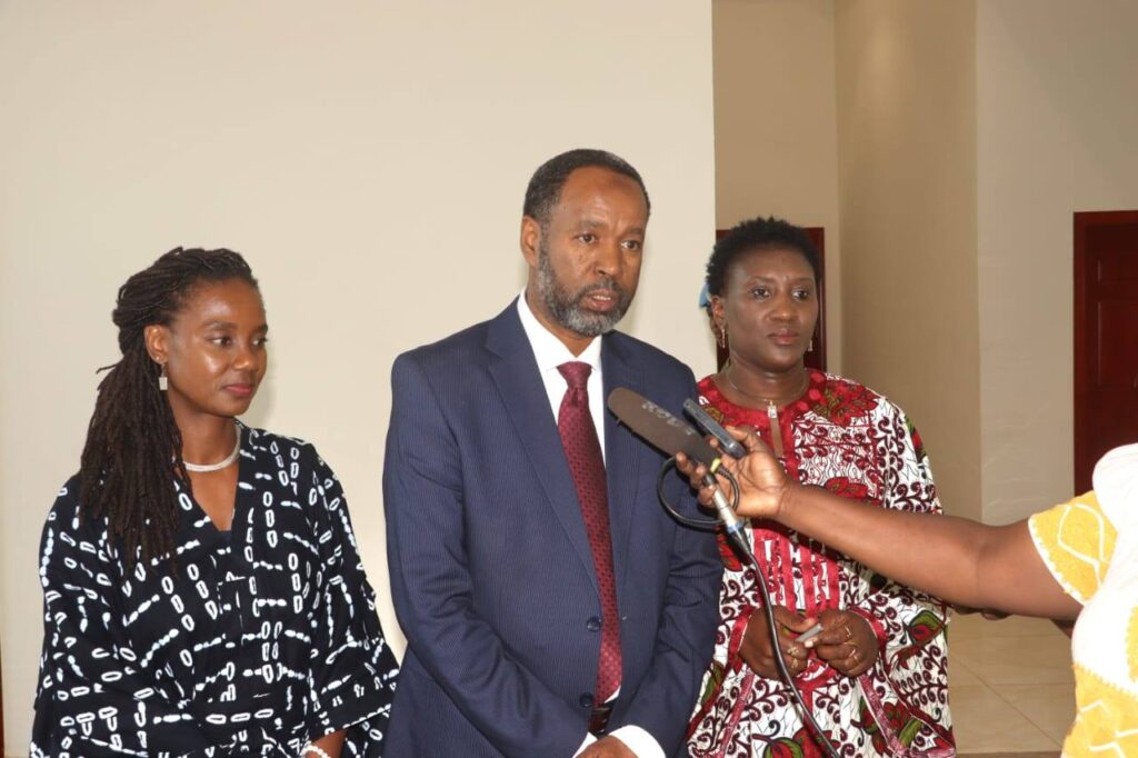 Le président Faustin-Archange Touadéra a accordé, ce lundi 18 mai 2026 à Bangui, une audience à Mohammed Abdiker, en visite de travail en République centrafricaine. Cette rencontre traduit la volonté des partenaires internationaux de renforcer leur accompagnement au processus de stabilisation et de développement du pays.