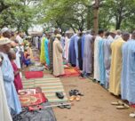 BANGUI – Les fidèles musulmans de la capitale centrafricaine se sont réunis ce matin à la Mosquée Centrale de Bangui pour la grande prière marquant la célébration de la Aïd al-Adha, communément appelée Tabaski.