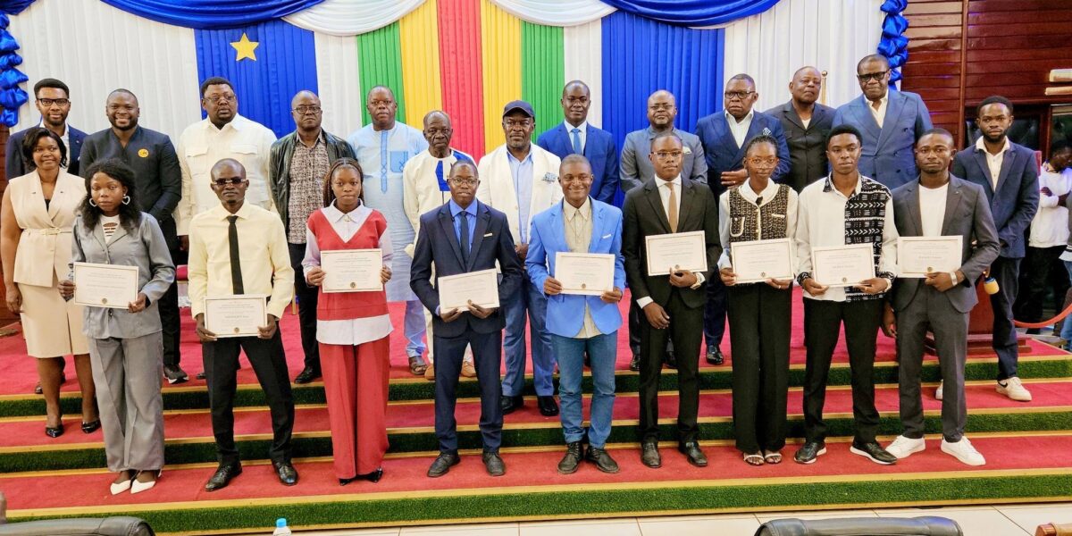 BANGUI – La salle de la Caisse Nationale de Sécurité Sociale a servi de cadre ce week-end à la grande finale de la 5ᵉ édition du concours d’éloquence organisé par l’Institut Universitaire de Gestion, un rendez-vous devenu incontournable pour la promotion des jeunes talents oratoires en République centrafricaine.