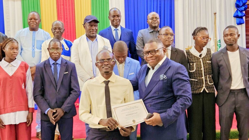 BANGUI – La salle de la Caisse Nationale de Sécurité Sociale a servi de cadre ce week-end à la grande finale de la 5ᵉ édition du concours d’éloquence organisé par l’Institut Universitaire de Gestion, un rendez-vous devenu incontournable pour la promotion des jeunes talents oratoires en République centrafricaine.