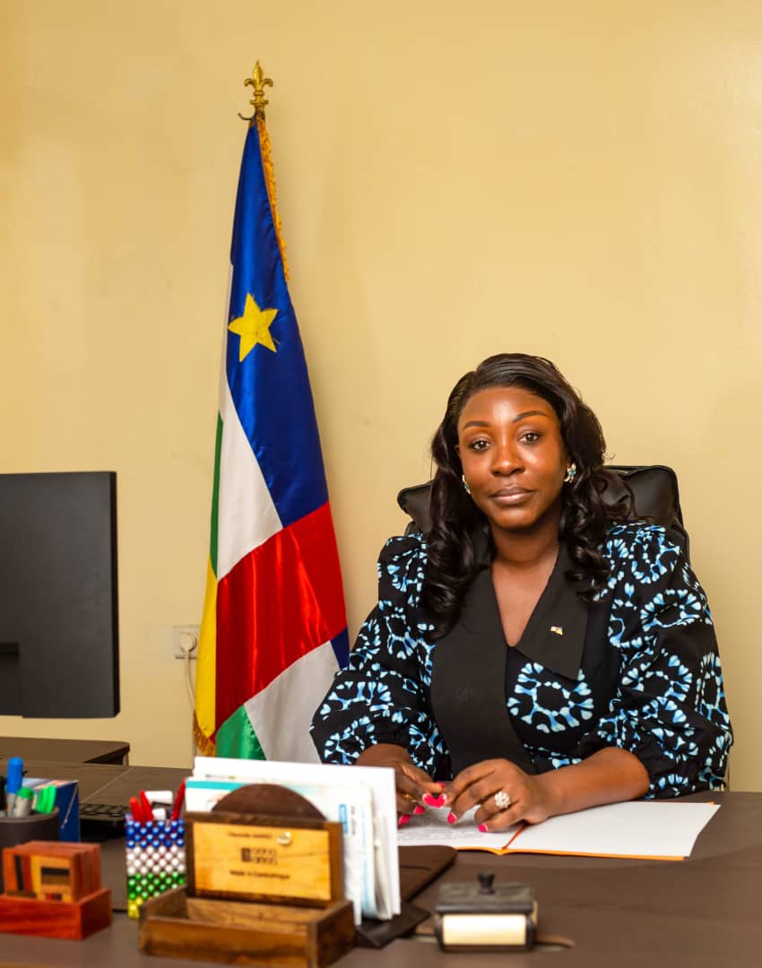 Guinée équatoriale :Malabo, 1er Mai : L’Ambassadeur de RCA en Guinée Équatoriale décore des membres de la diaspora et salue les travailleurs