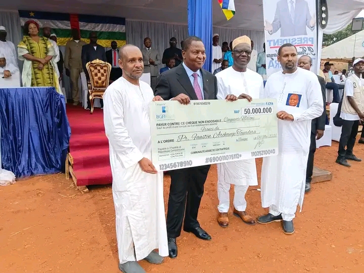Centrafrique : L’AMTT remet un chèque de 50 millions FCFA au Président Touadéra à Sagbado